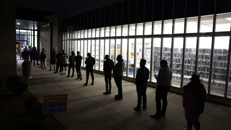 “Analista: El creciente descontento global es utilizado por líderes para impulsar su agenda populista”