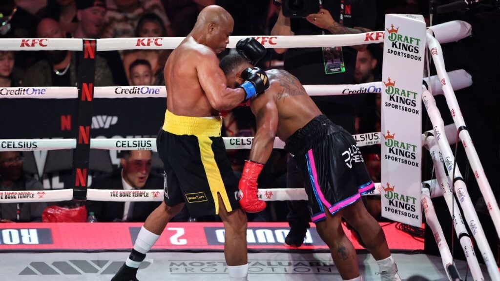 Anderson Silva derrota a Woodley y se lleva la victoria en el duelo de excampeones de la UFC