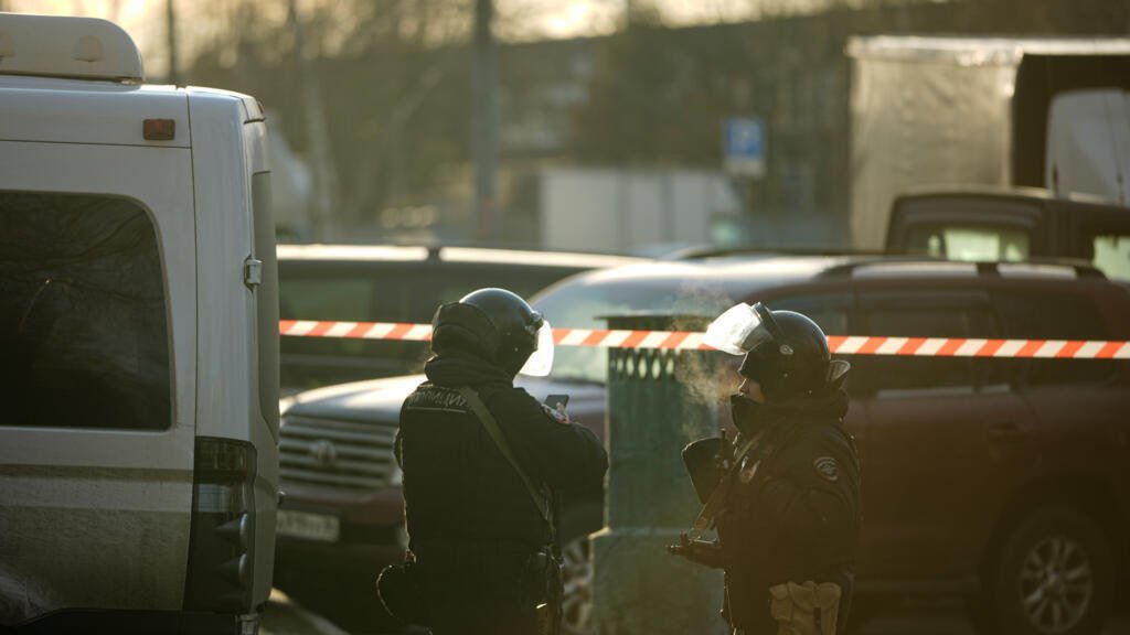Atentado en Moscú: Dos policías rusos pierden la vida en un ataque con bomba atribuido a Ucrania