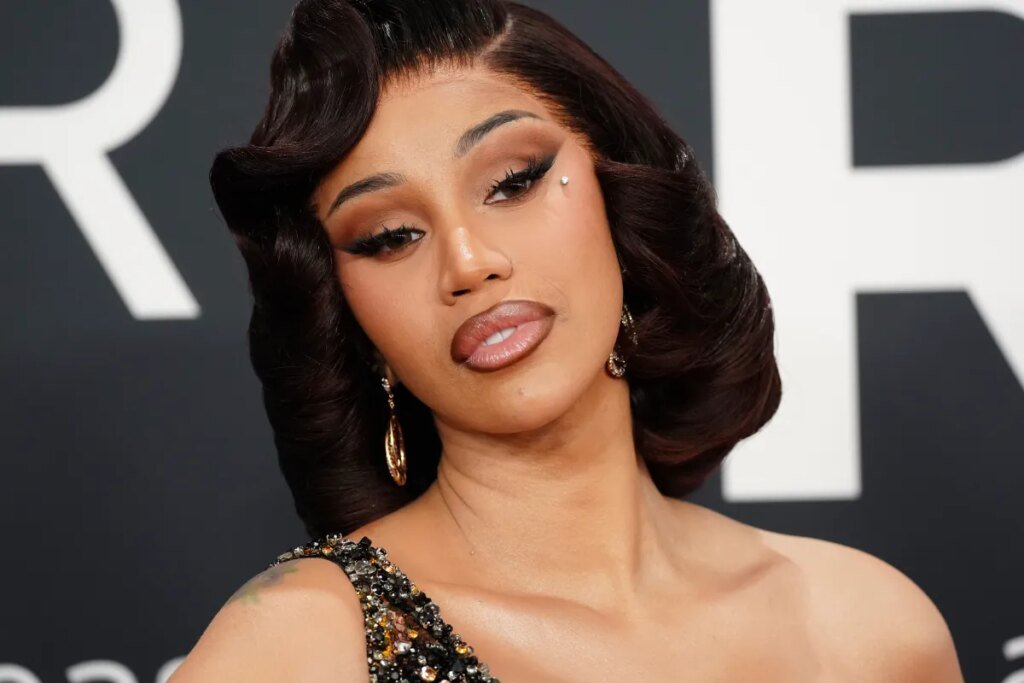 Cardi B defiende su romance con Stefon Diggs ante las críticas