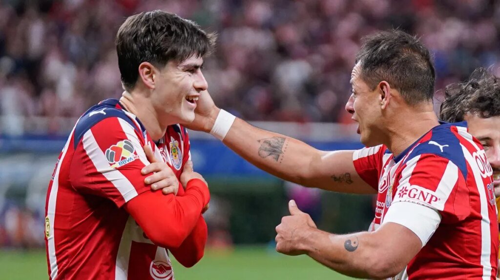 Chicharito juega un papel crucial en el éxito de la “Hormiga” González