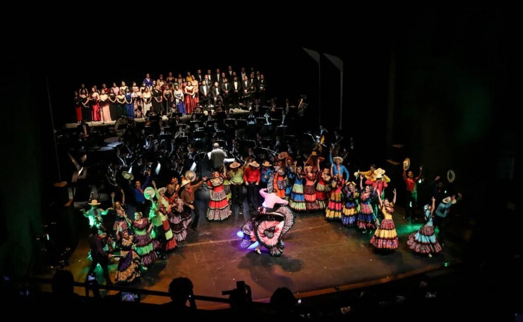 Con un gran concierto, dan inicio las celebraciones del 50 aniversario de DIFOCUR-ISIC