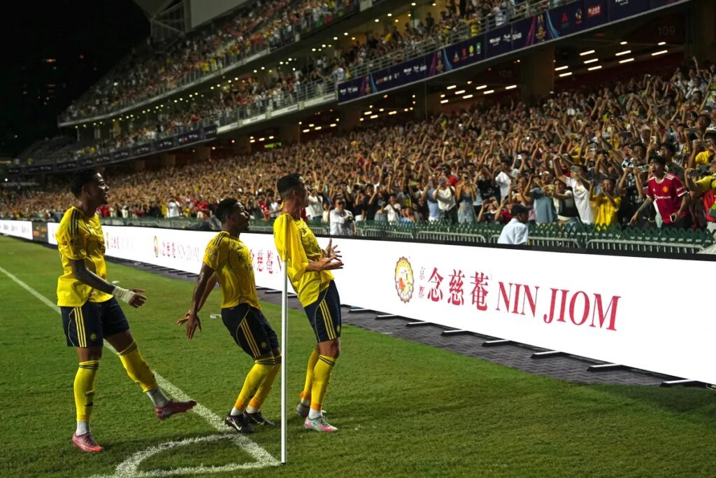 Cristiano Ronaldo se acerca a los 1,000 goles tras marcar un doblete que lo deja a 44 tantos de la meta