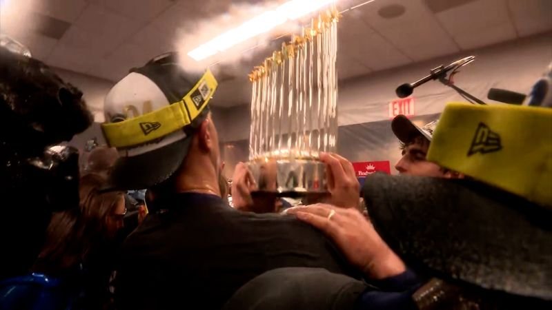 Disfruta de la eufórica fiesta de los Dodgers de Los Ángeles tras conquistar su octava Serie Mundial