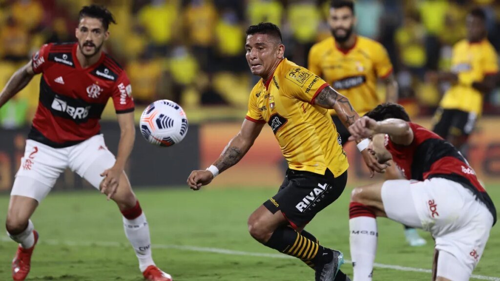 Fallece el futbolista Mario Pineida del Barcelona SC tras un aparente ataque.