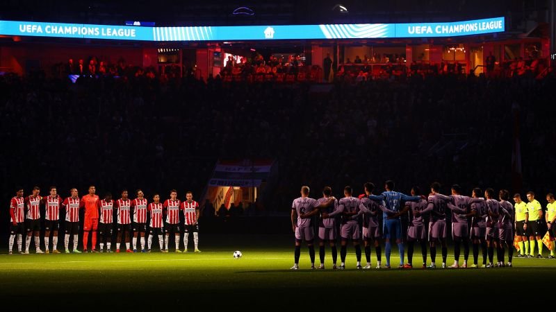 Homenaje conmovedor a las víctimas de la DANA en Valencia durante el partido de la Champions League