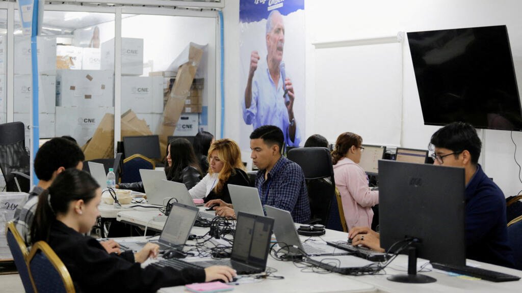 Honduras: comienza el escrutinio especial para elegir presidente; Castro asegura que aceptará los resultados