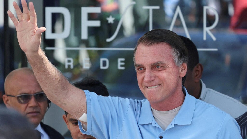 Jair Bolsonaro se opera nuevamente en su lucha por controlar el hipo