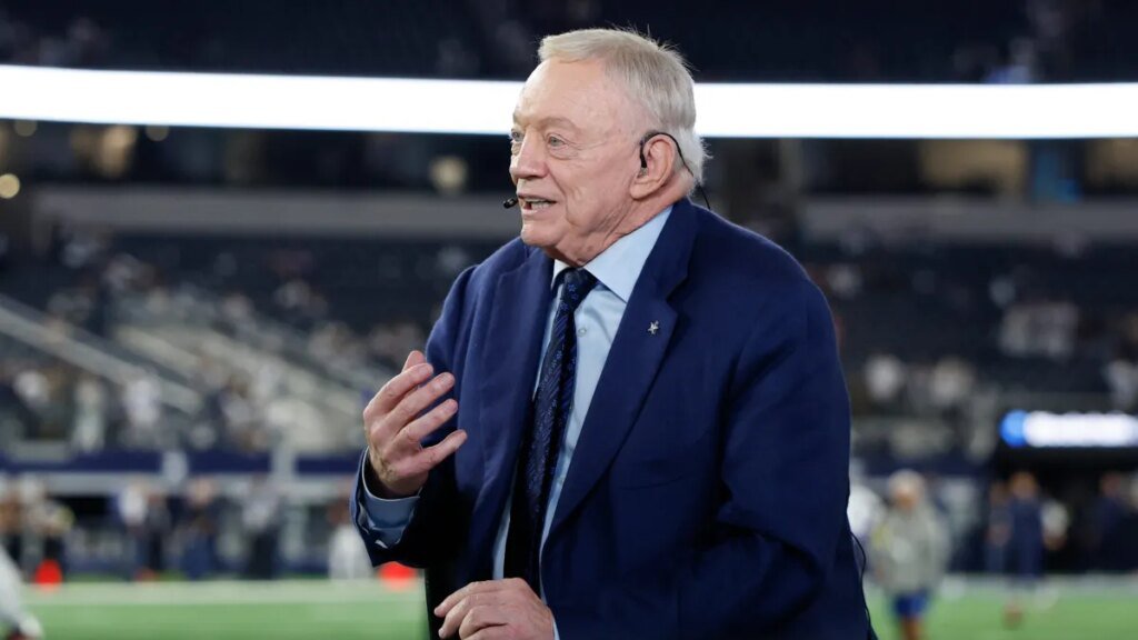 Jerry Jones reconoce el fracaso tras la eliminación de los Cowboys y promete "cambios radicales"