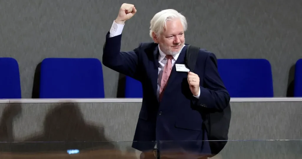 Julian Assange presenta una demanda contra la Fundación Nobel por el premio a Machado