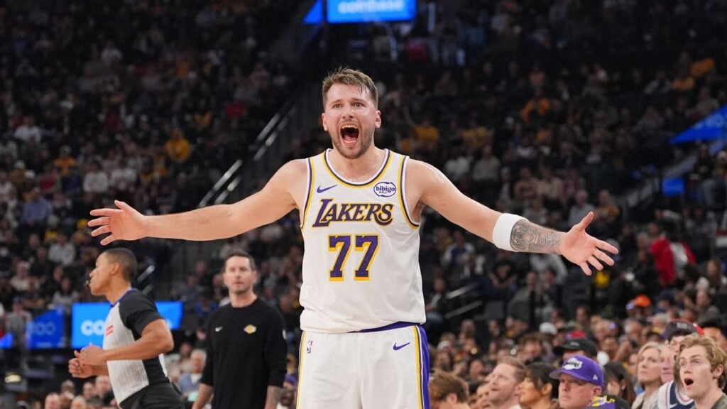 Los Lakers se ven afectados por la baja de Luka Doncic tras una contusión en la pierna.