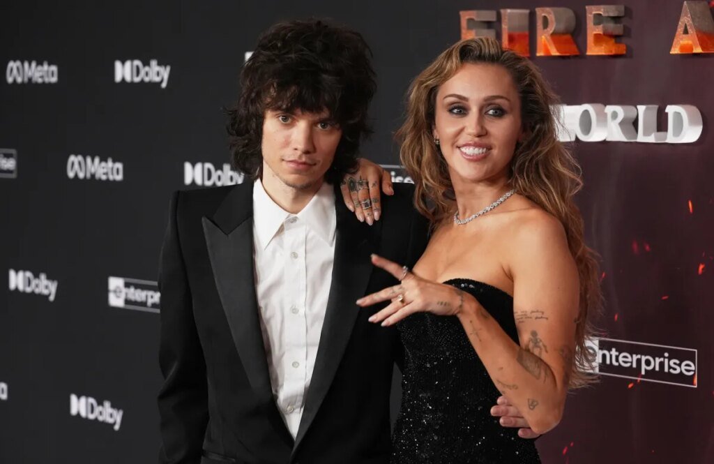 Miley Cyrus y su prometido optan por una escapada romántica en lugar de una boda convencional.