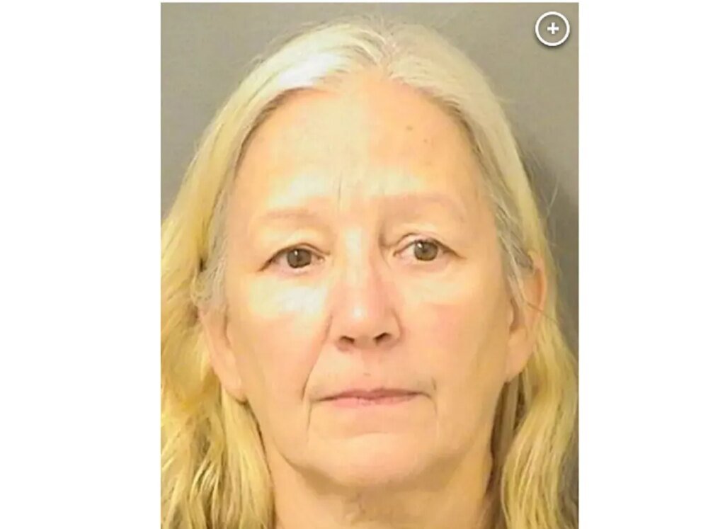 Mujer en Florida acusada de matar a su madre enferma tras negarle el suicidio asistido