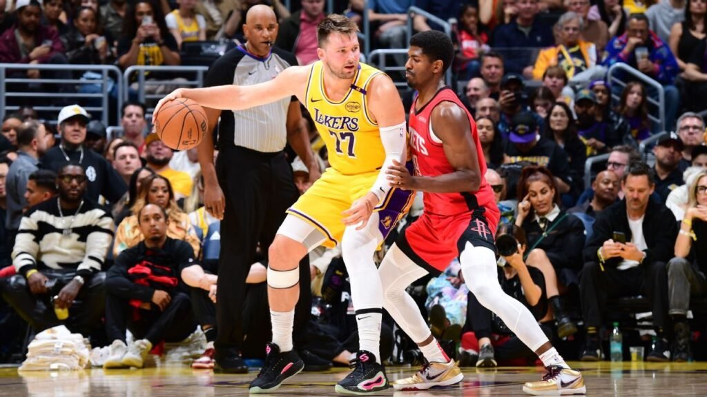 Rockets deslumbran a Lakers en la NBA navideña: Así fue el emocionante triunfo
