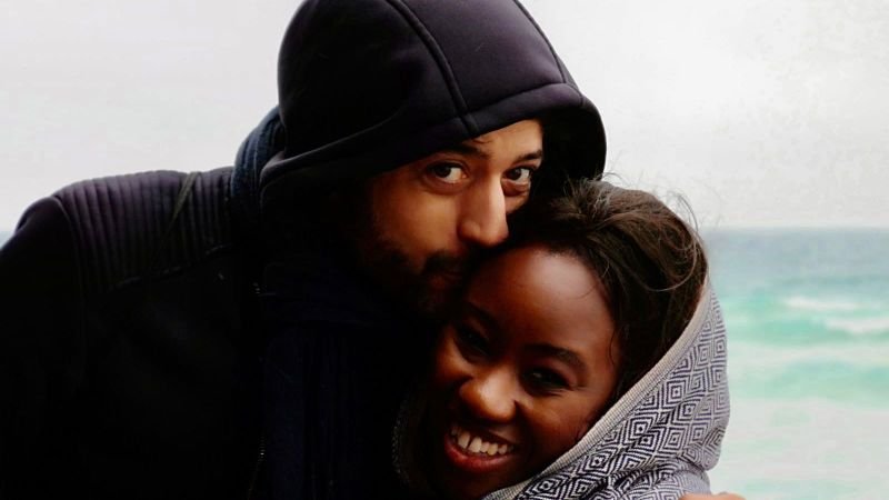 Se entendieron en vacaciones, pero él no la contactó y ella optó por llamarlo.