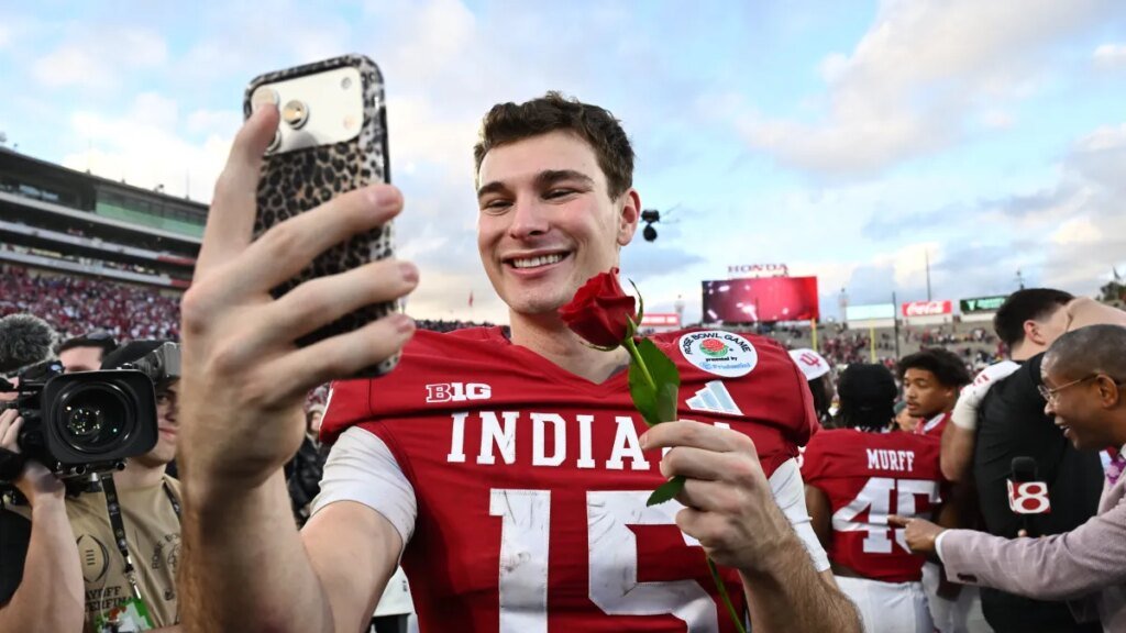 Fernando Mendoza e Indiana deslumbran en el Rose Bowl al vencer a Alabama