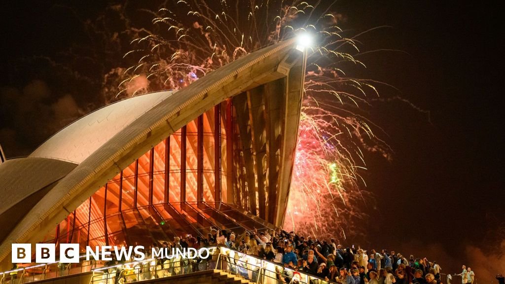Fuegos artificiales y luces: un vistazo a las celebraciones de Año Nuevo en todo el mundo