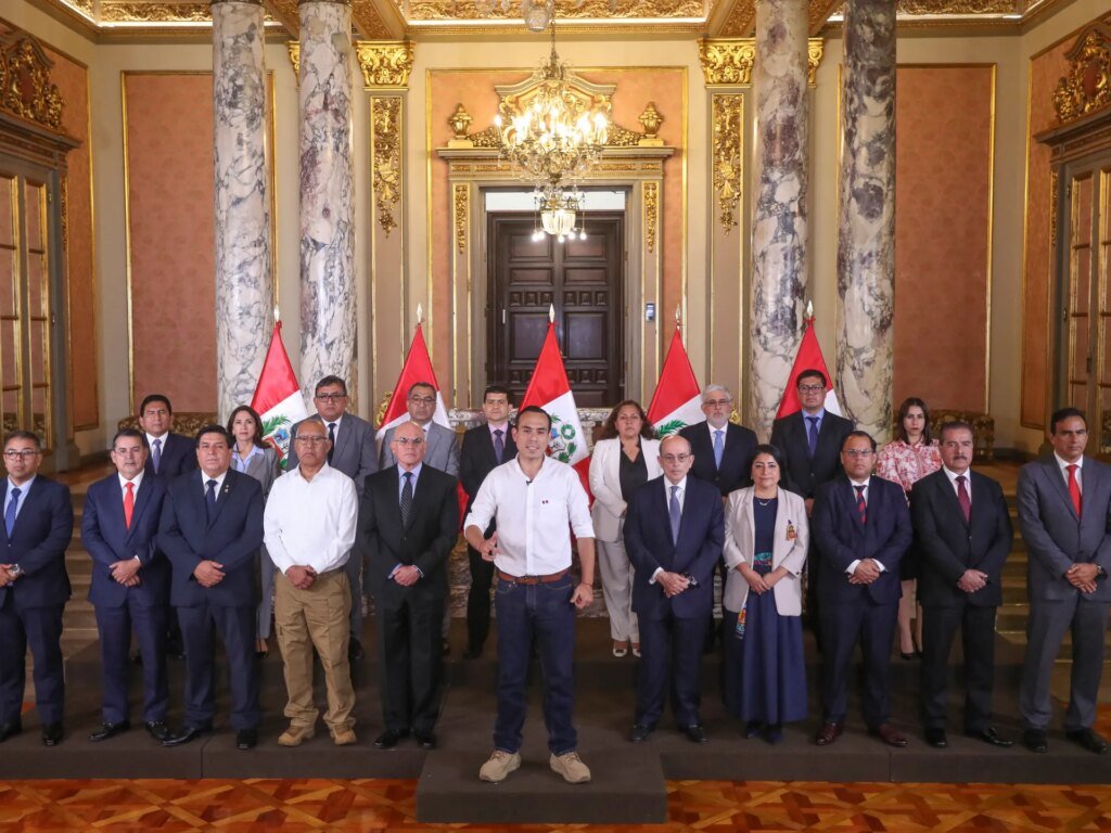 Perú aprueba reforma de emergencia para la empresa estatal Petroperú