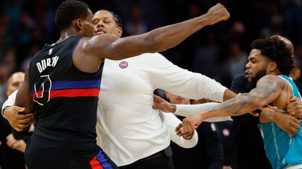 Conflicto durante el partido Pistons-Hornets resulta en 4 expulsiones