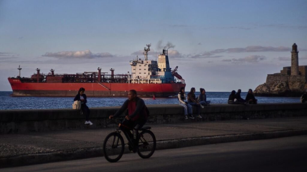 Cuba advierte que no podrá suministrar combustible a aviones en las próximas 24 horas