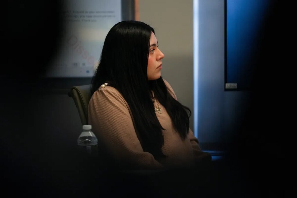 Marimar Martínez: la agente de CBP bajo licencia tras salir a la luz las pruebas del tiroteo en Chicago