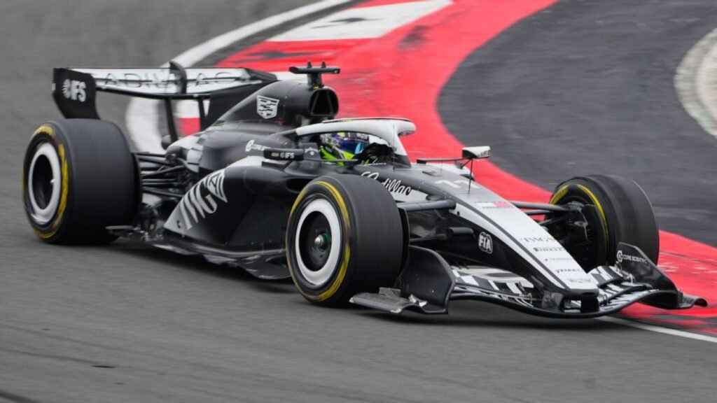 Checo Pérez concluyó en el puesto 15 en el Gran Premio de China