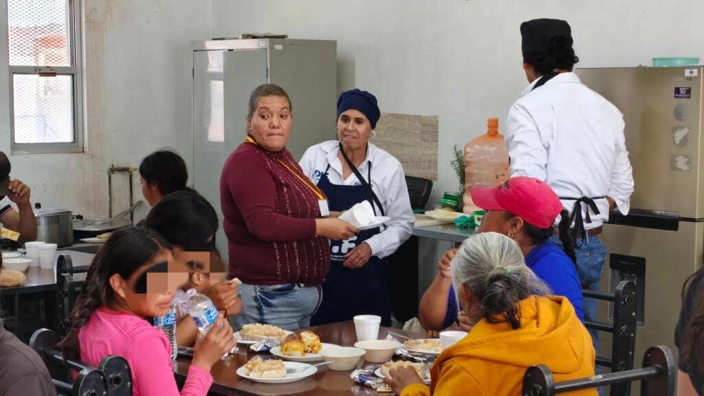 Familias desplazadas en la frontera con Sinaloa encuentran refugio en Parral