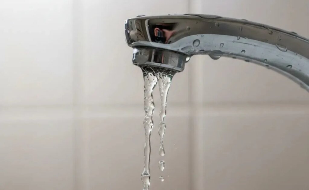 Sinaloa se destaca como uno de los principales estados en acceso diario al agua