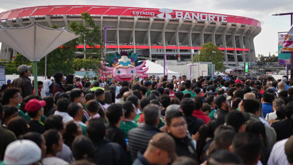 Triste reapertura del Estadio Azteca en la antesala del Mundial