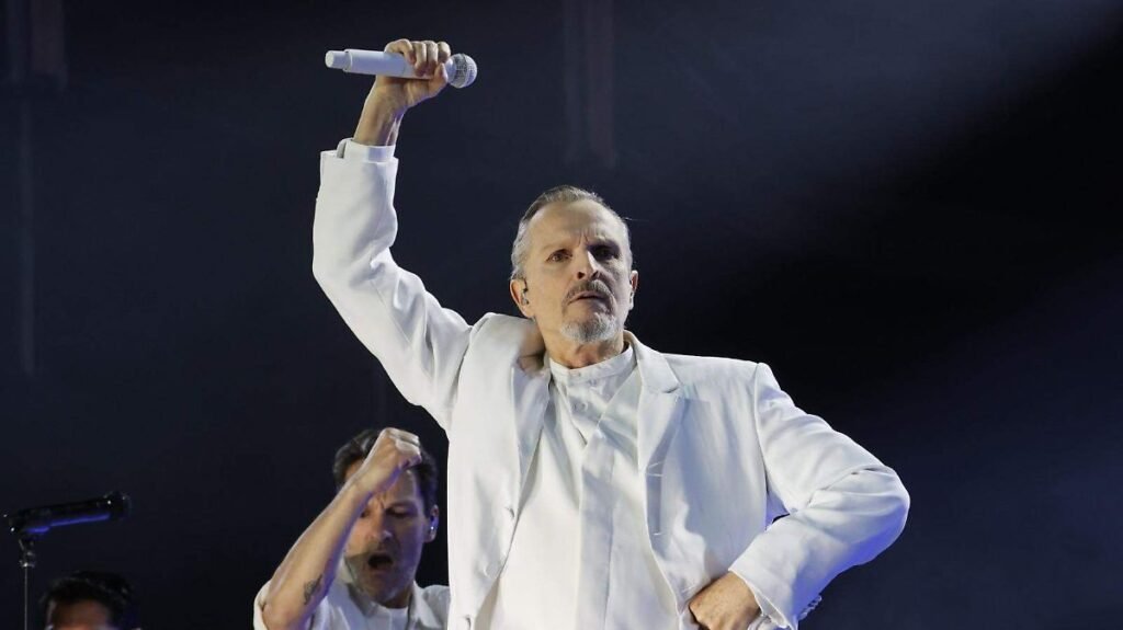 La respuesta de Miguel Bosé al clip viral de un exfutbolista interpretando ‘Si tú no vuelves’