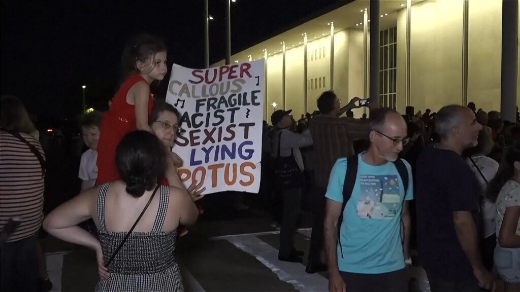 Las amenazas de Trump de demolir el Centro Kennedy desatan una ola de protestas