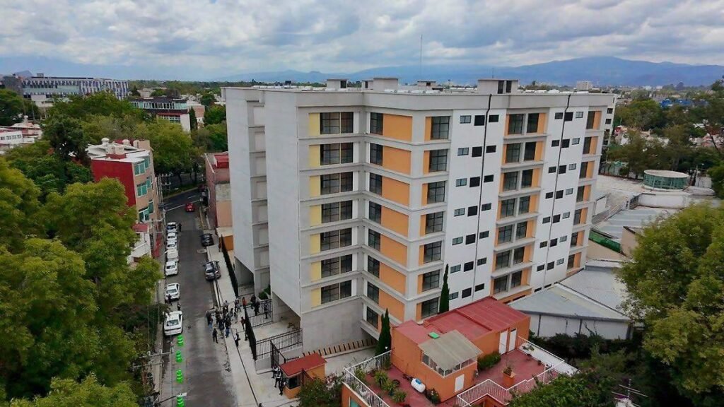 Nueve años después del terremoto de 2017: cuatro edificios renovados para 79 familias afectadas