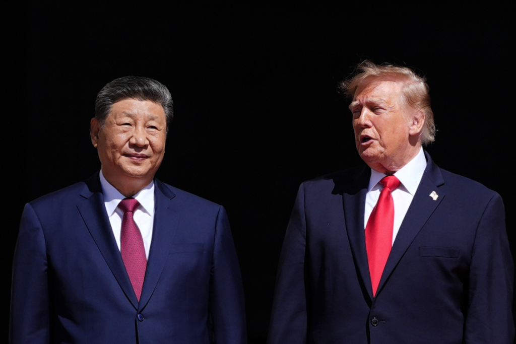 Trump sugiere a Xi Jinping la opción de adquirir armas estadounidenses, según el embajador