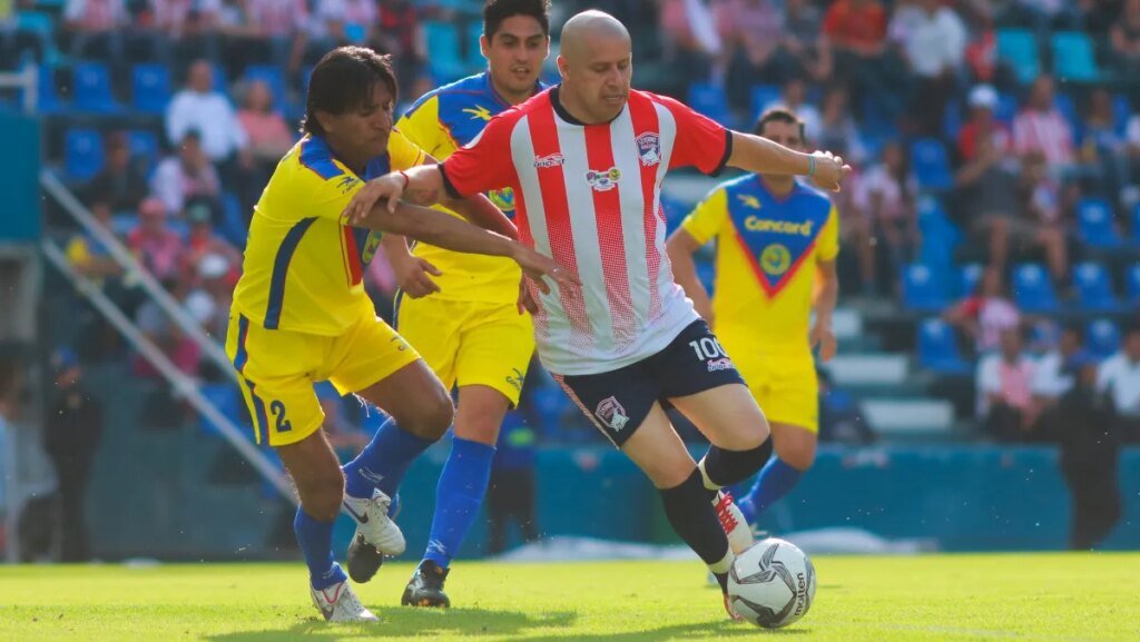 Adolfo Bofo Bautista cierra su etapa como entrenador y se prepara para asumir el mando en Chivas.
