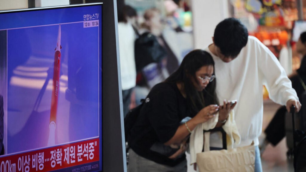 Aumenta la tensión en la península coreana: Pyongyang efectúa el lanzamiento de múltiples misiles balísticos