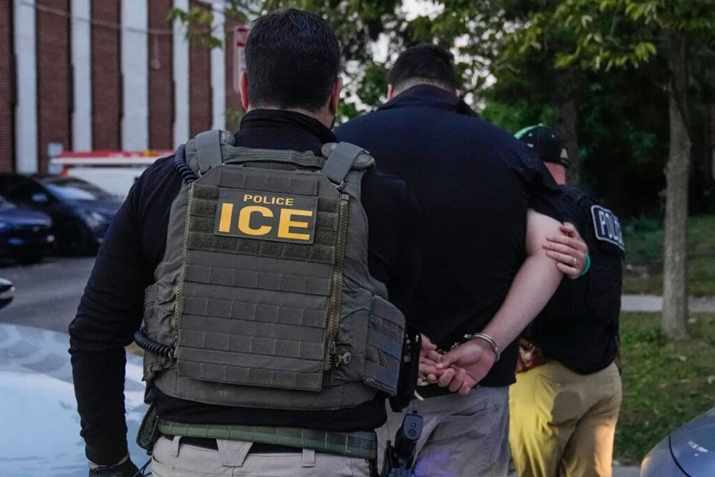 Detienen a más de 4,000 inmigrantes durante un operativo del ICE en Texas