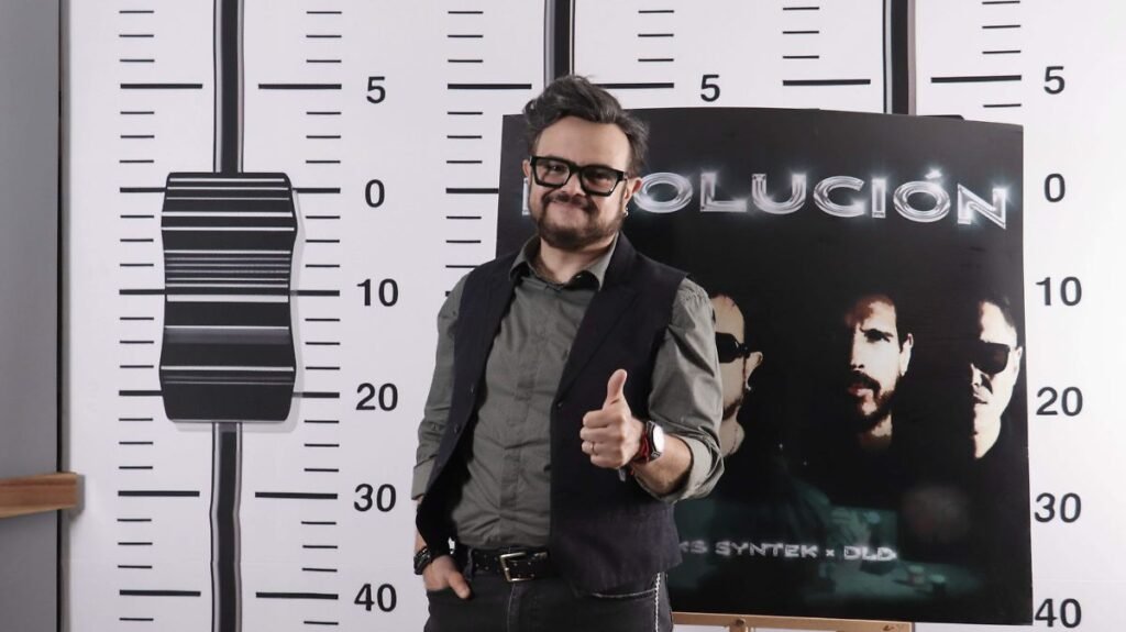 "Si hubiera sabido que vendrías, habría preparado un pastel": descubre el origen de la popular canción de Aleks Syntek